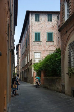 Le Antiche Scale, Lucca